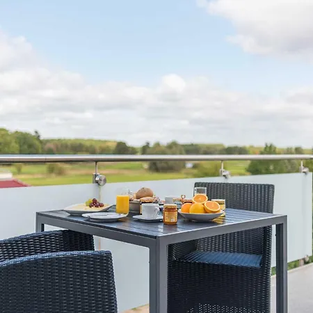 Lifestyle _ Honeymoon_suite *